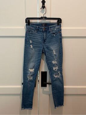 Abercrombie & Fitch Harper Low Rise Ankle Jeans Ripped Medium Wash Size 27 4R